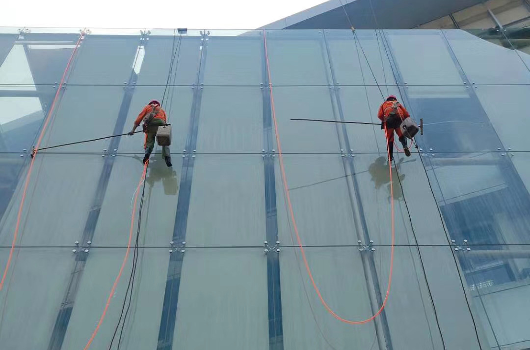 寫(xiě)字樓玻璃外墻清洗